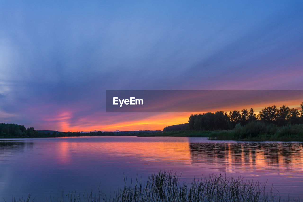 VIEW OF LAKE AGAINST CLOUDY SKY