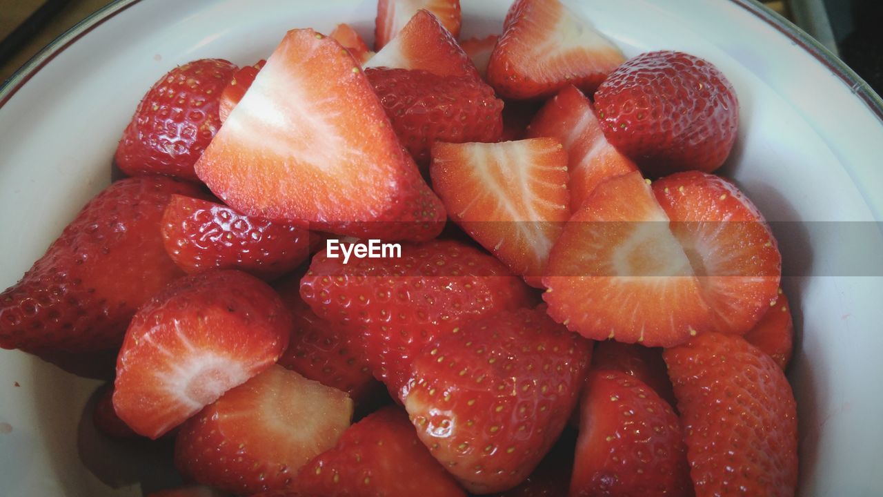 CLOSE UP OF STRAWBERRIES