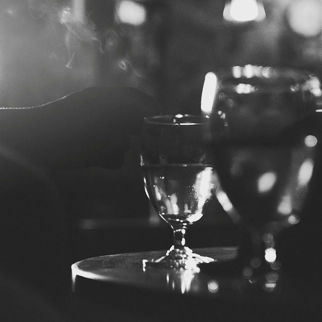 CLOSE-UP OF WINE GLASS ON TABLE