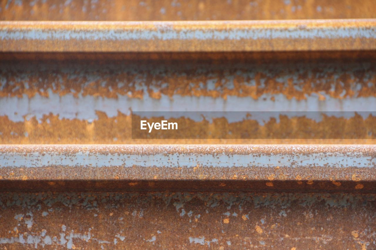 FULL FRAME SHOT OF RUSTY METAL WITH IRON