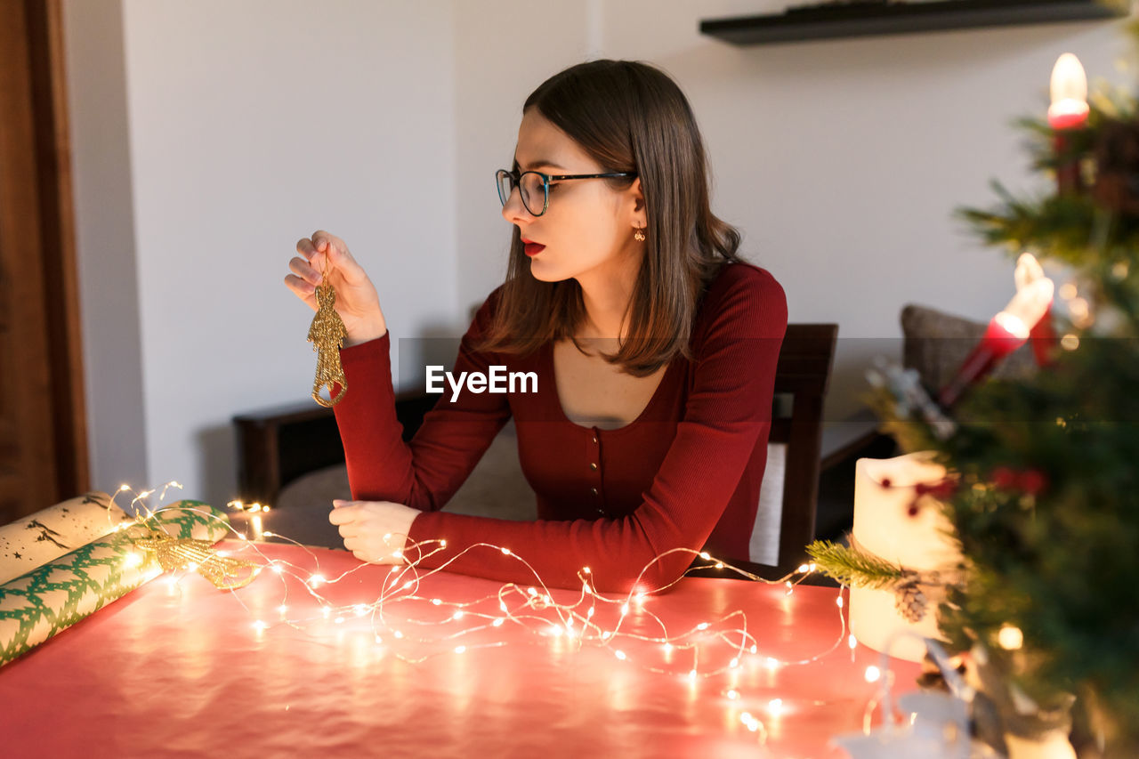 Millennial woman with christmas decorations in a festive atmosphere