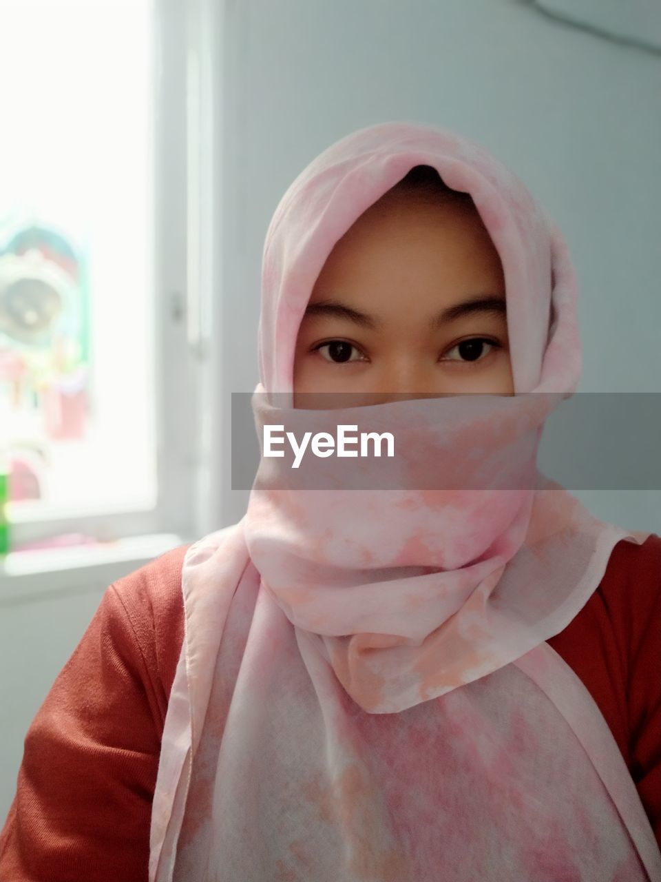 CLOSE-UP PORTRAIT OF GIRL WITH EYES