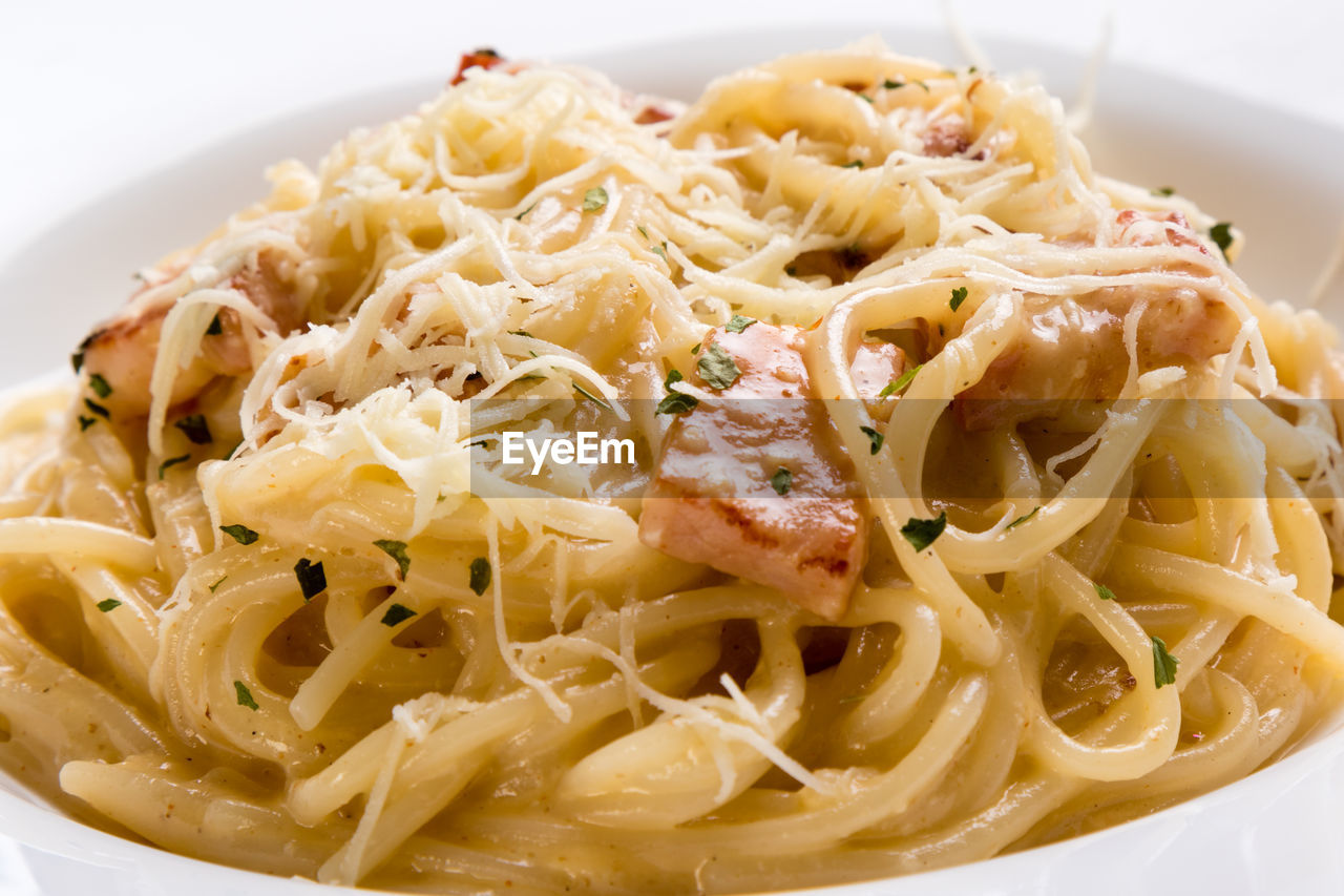 Close-up of spaghetti with carbonara in plate on table