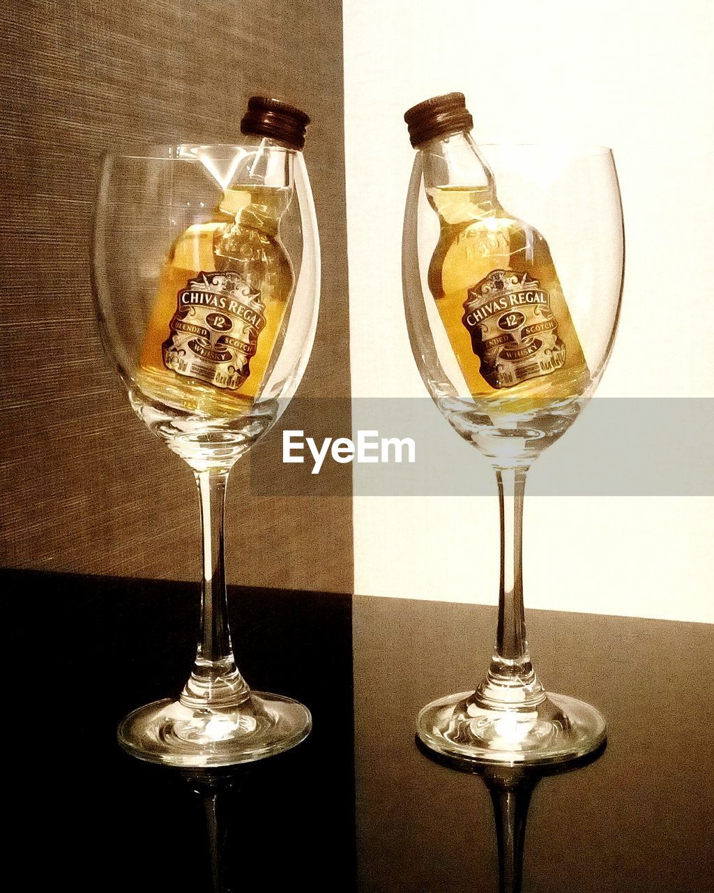 CLOSE-UP OF WINE GLASSES ON TABLE