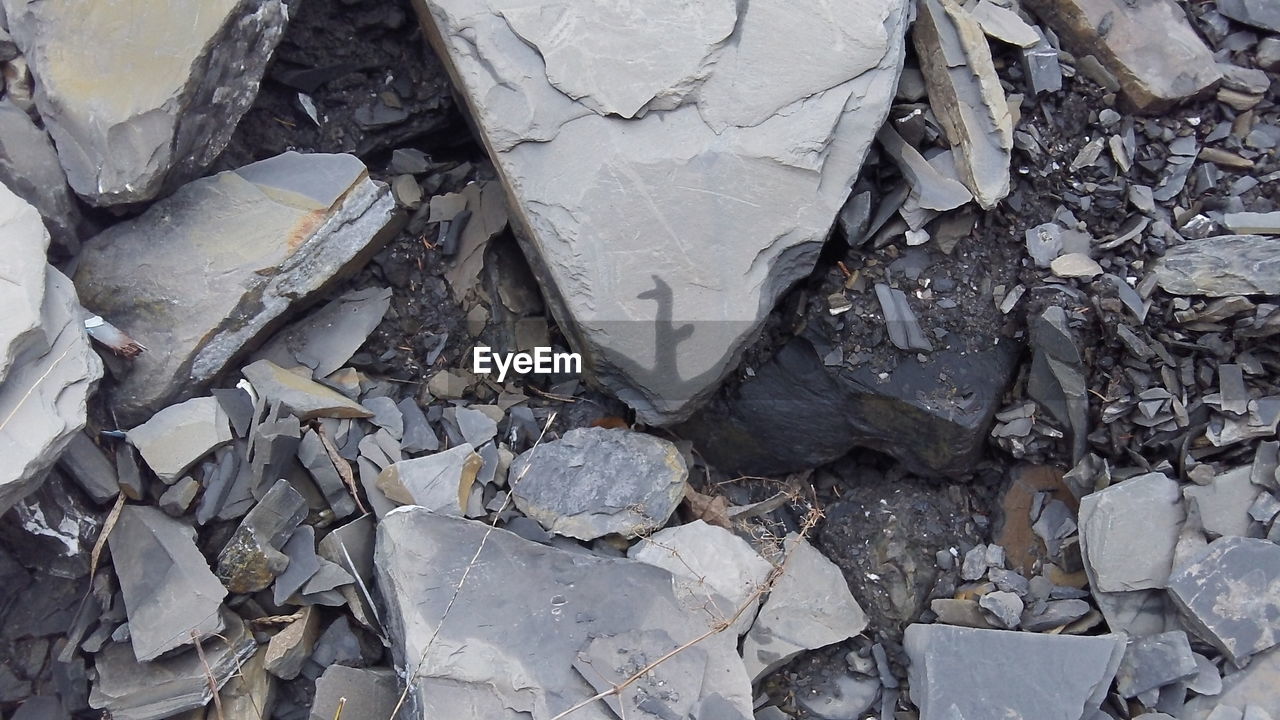 FULL FRAME SHOT OF CRACKED