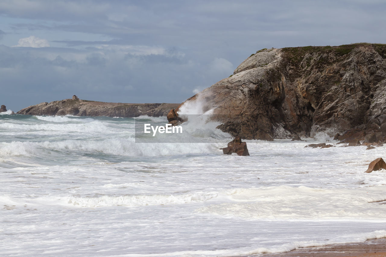 Cote sauvage - strong waves of atlantic ocean on wild coast of the peninsula of quiberon, brittany