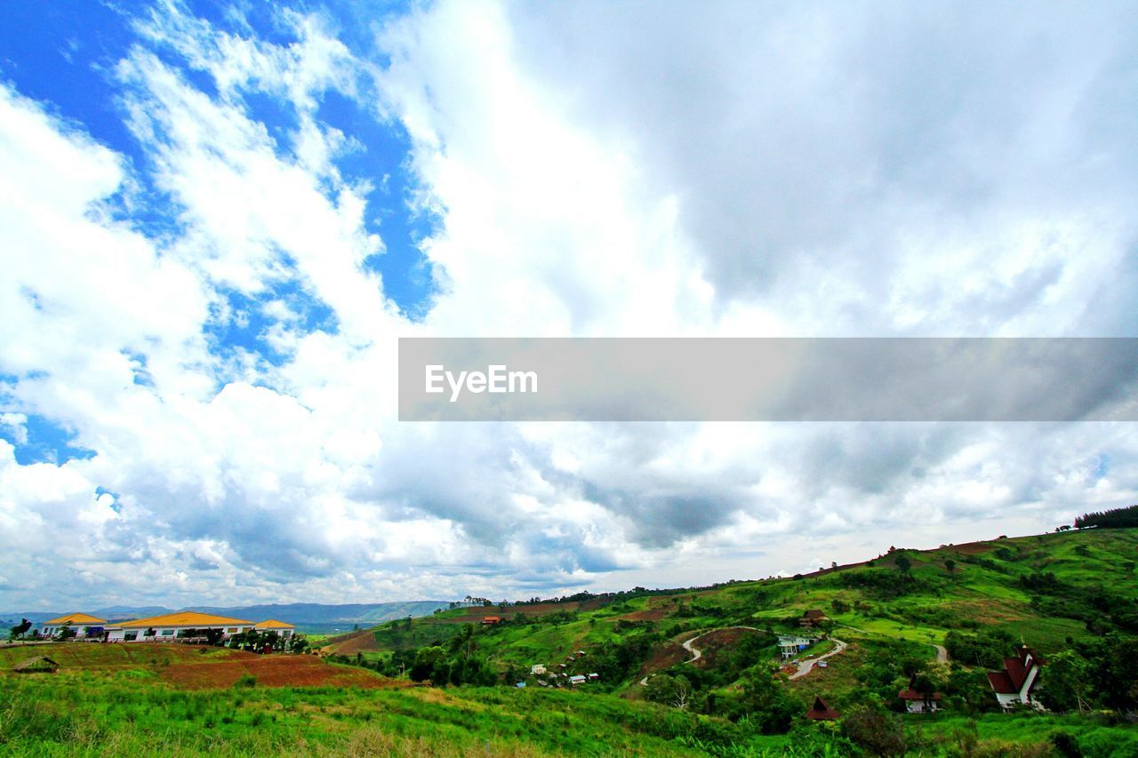 SCENIC VIEW OF RURAL LANDSCAPE AGAINST SKY