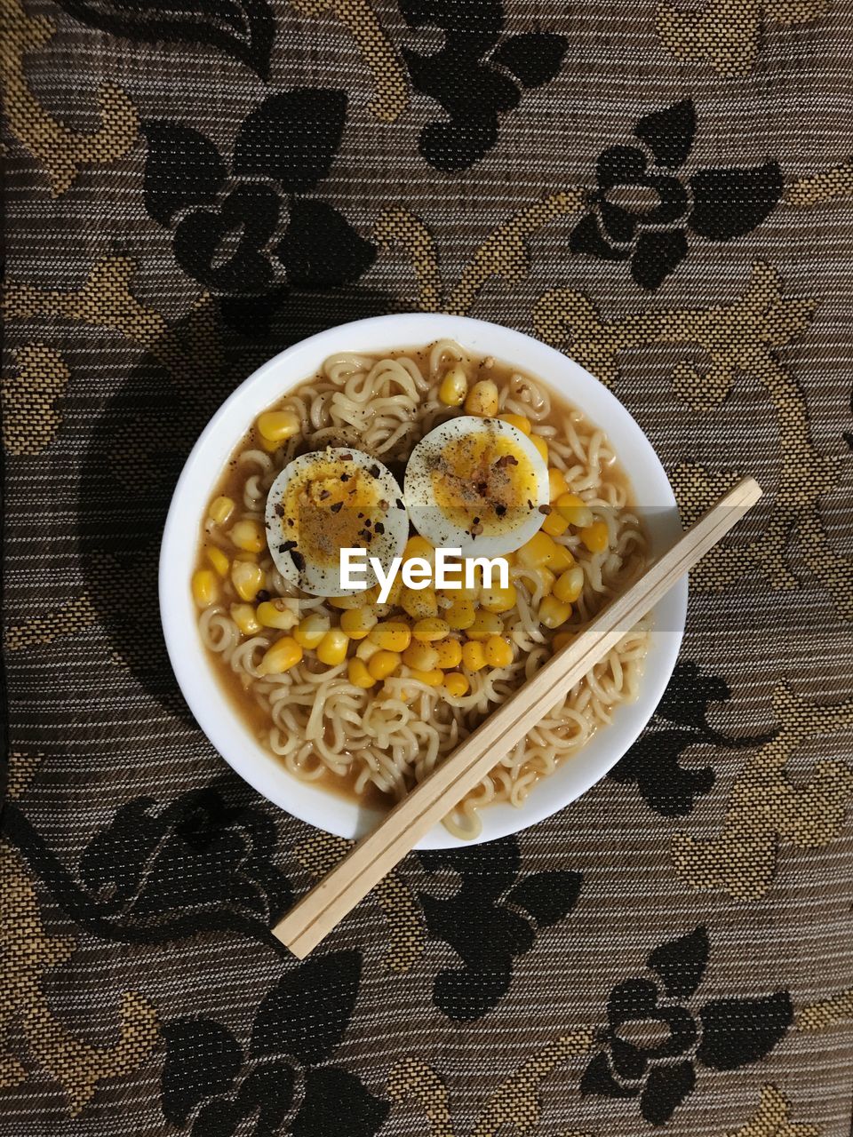 HIGH ANGLE VIEW OF BREAKFAST SERVED IN BOWL