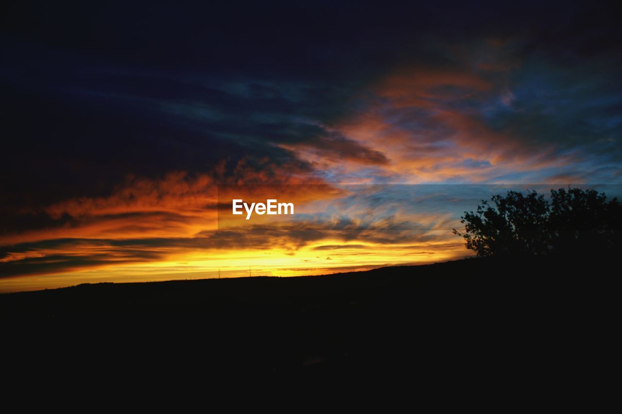 SILHOUETTE LANDSCAPE AGAINST SKY DURING SUNSET