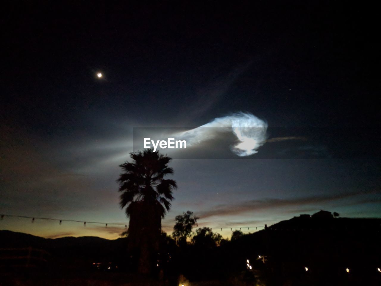 LOW ANGLE VIEW OF SILHOUETTE PALM TREE AGAINST SKY AT NIGHT