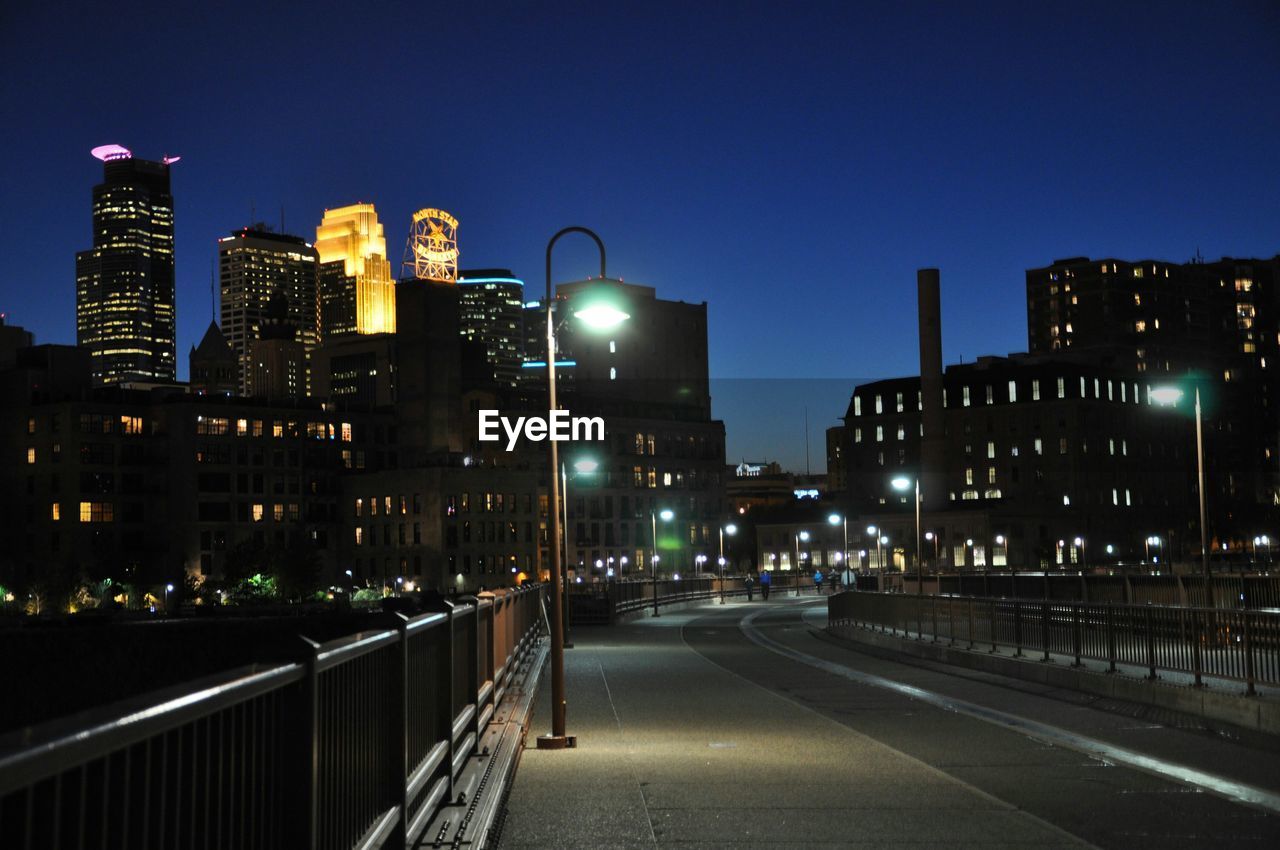 ILLUMINATED MODERN BUILDING AT NIGHT