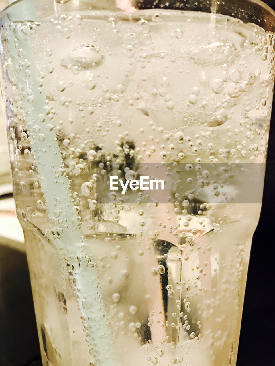 CLOSE-UP OF DRINK ON ICE