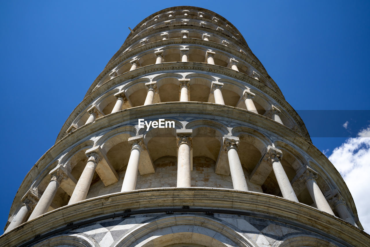 LOW ANGLE VIEW OF HISTORICAL BUILDING AGAINST CLEAR BLUE SKY