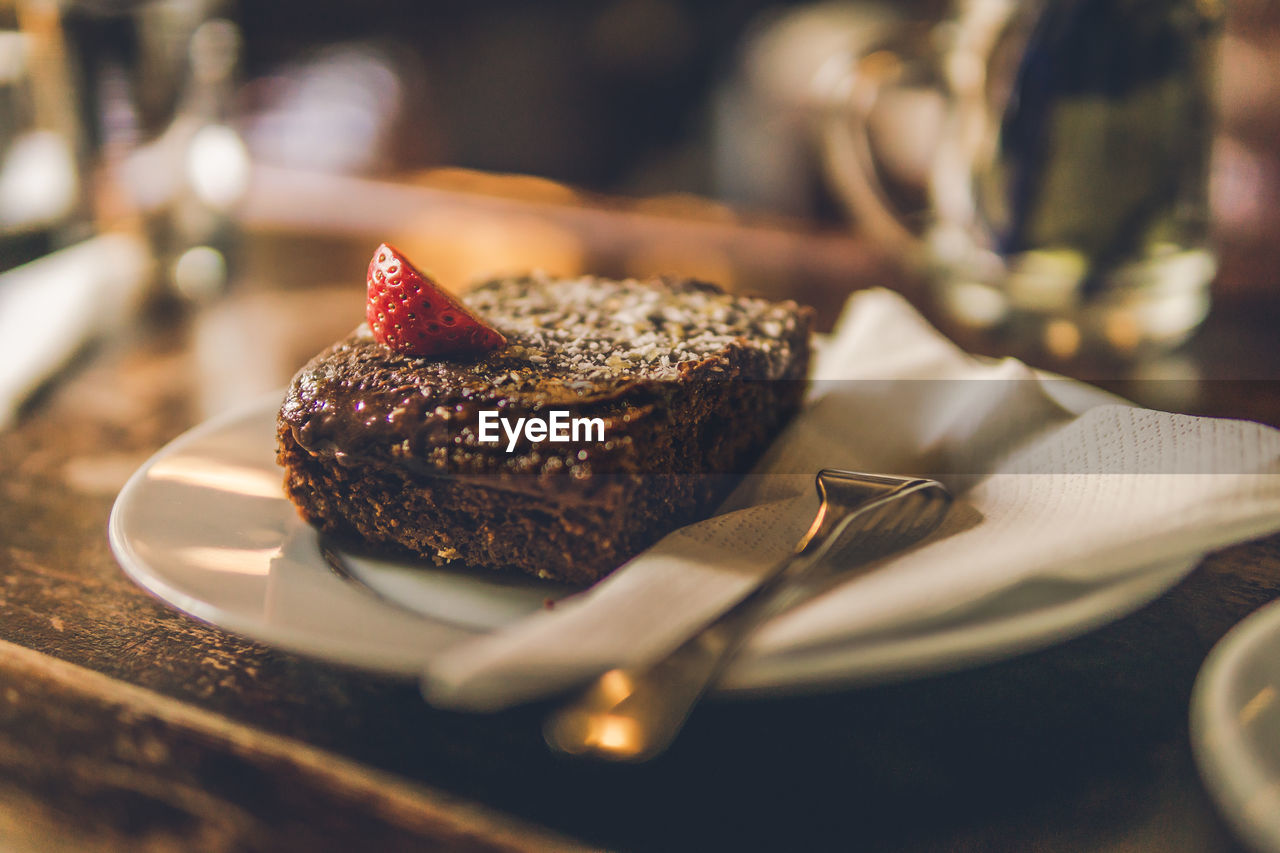 CLOSE-UP OF CAKE IN PLATE