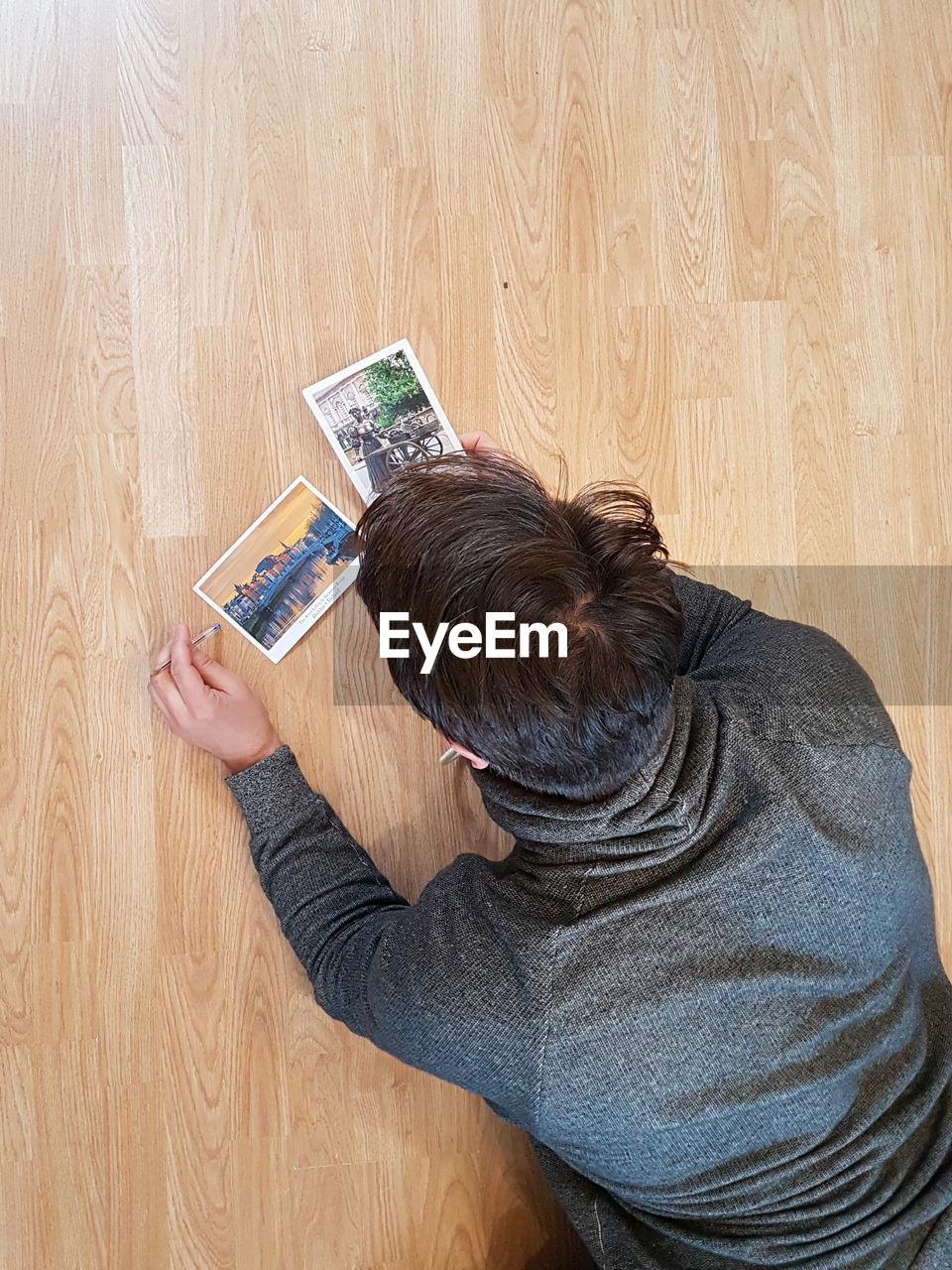 HIGH ANGLE VIEW OF BOY WEARING HAT ON FLOOR