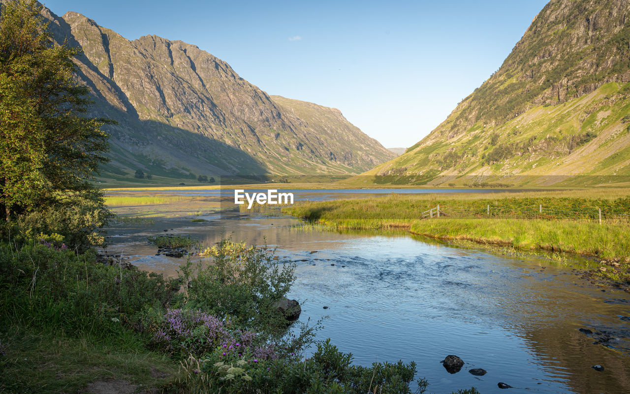 Scenic view of loch achtriochtan and river coe in glen coe, scottish highlands, uk. tranquil scene
