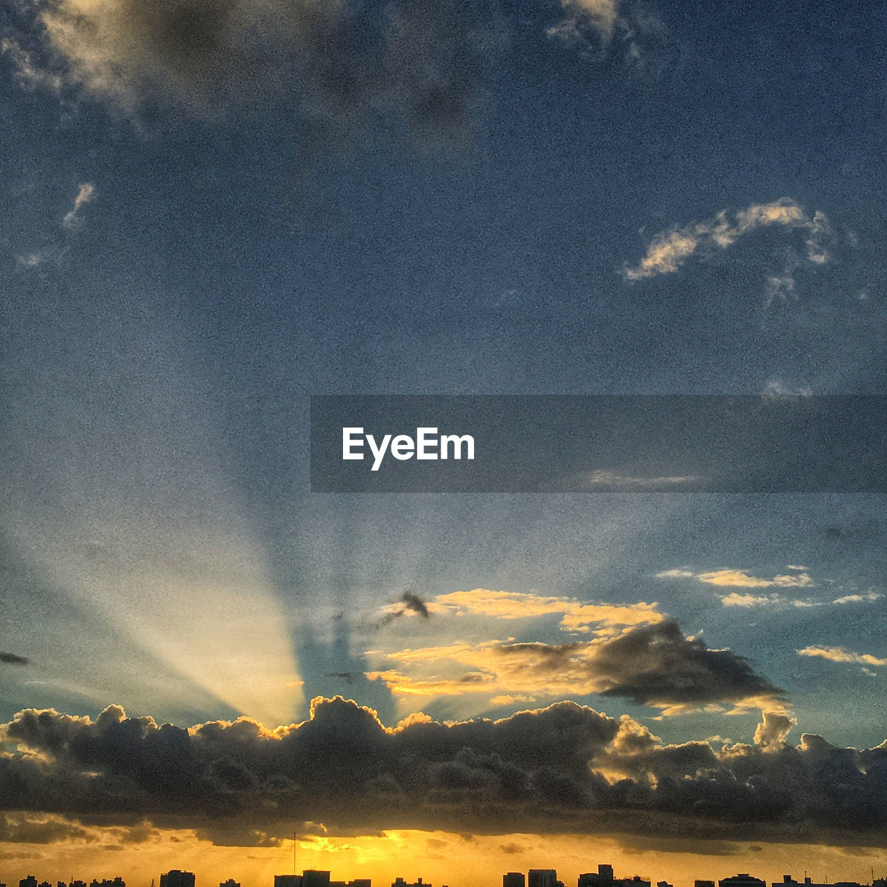 LOW ANGLE VIEW OF CLOUDY SKY DURING SUNSET