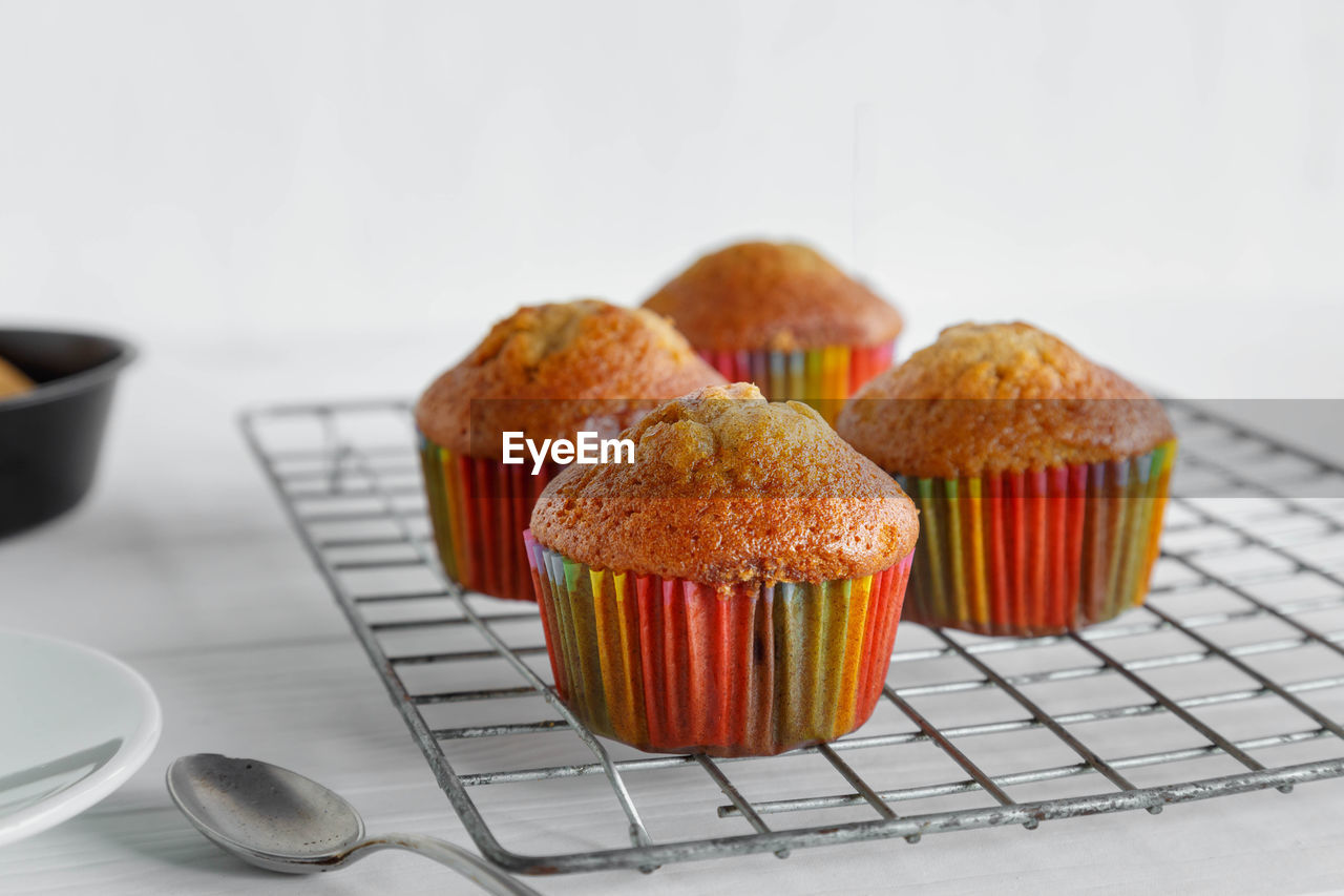 CLOSE-UP OF CUPCAKES WITH ICE CREAM