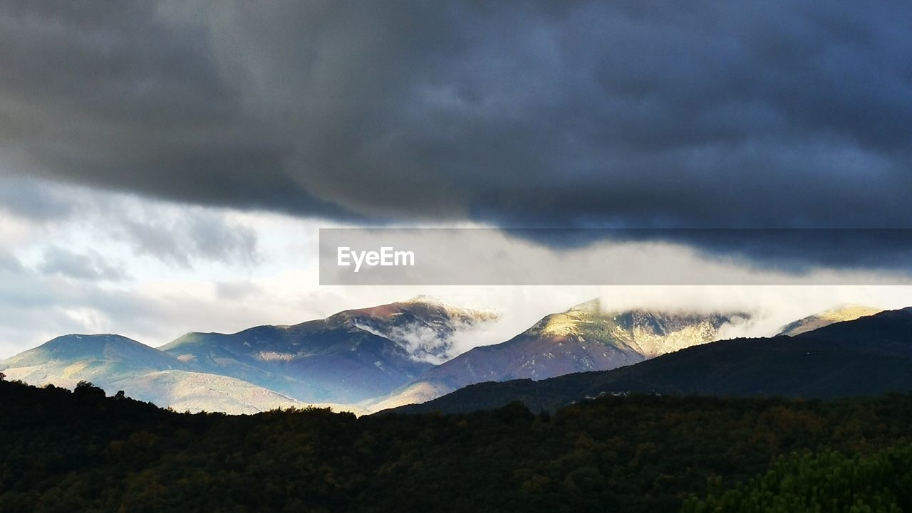 SCENIC VIEW OF MOUNTAIN AGAINST SKY