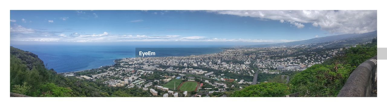 PANORAMIC VIEW OF SEA AGAINST CITYSCAPE