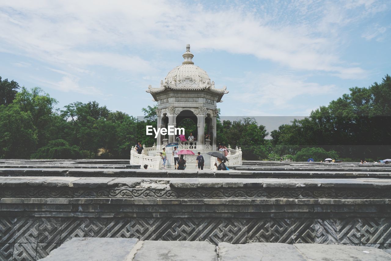 VIEW OF HISTORICAL BUILDING AGAINST CLOUDY SKY