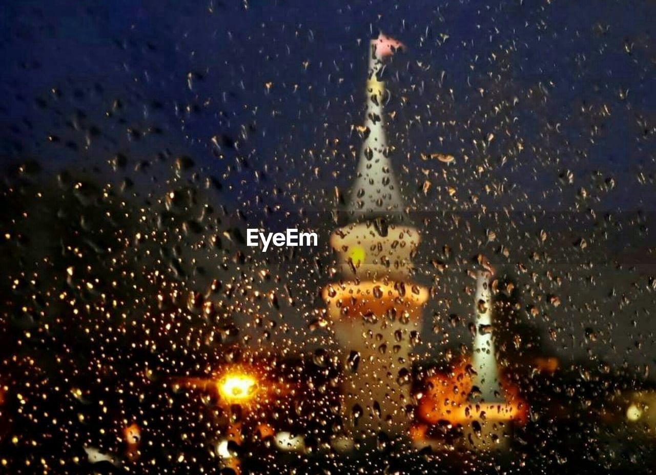 RAINDROPS ON WINDOW GLASS