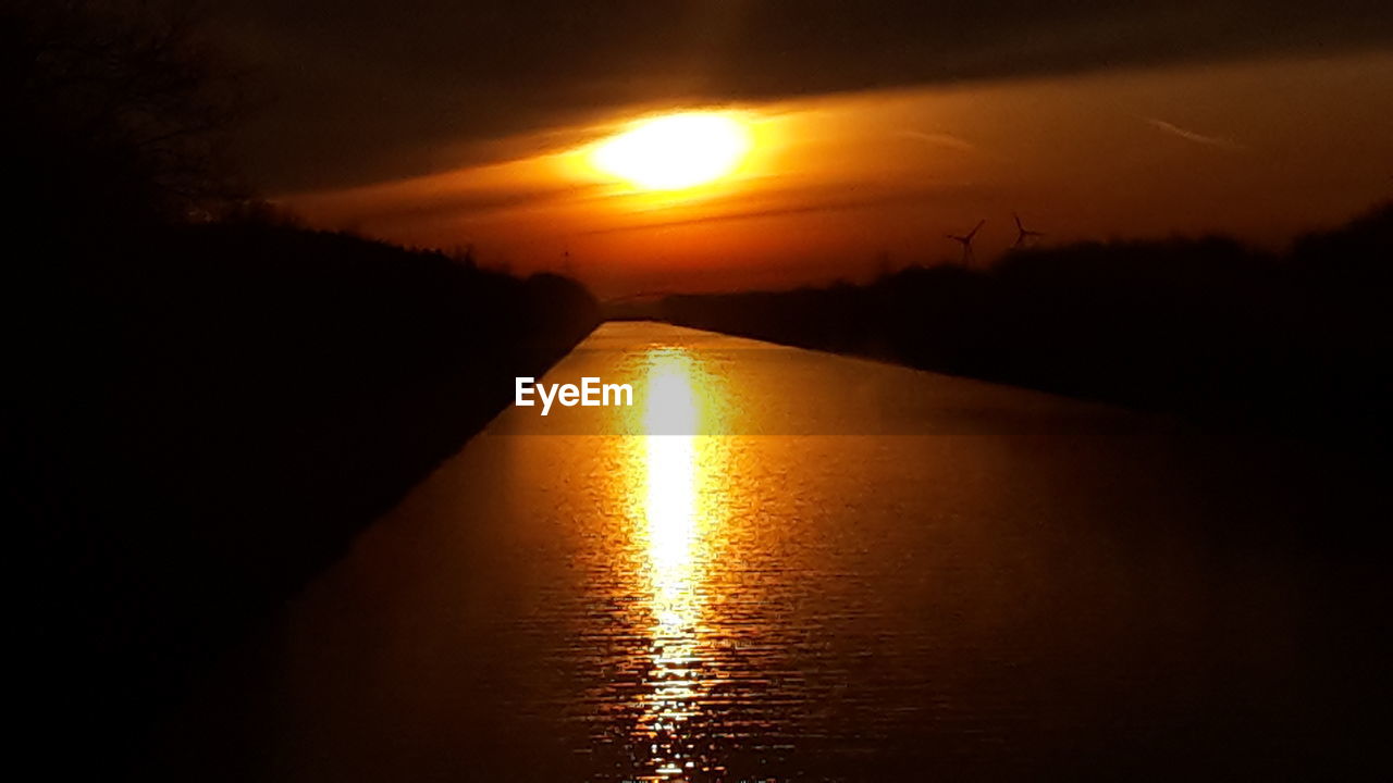 SCENIC VIEW OF SUNSET AGAINST SKY DURING SUNRISE