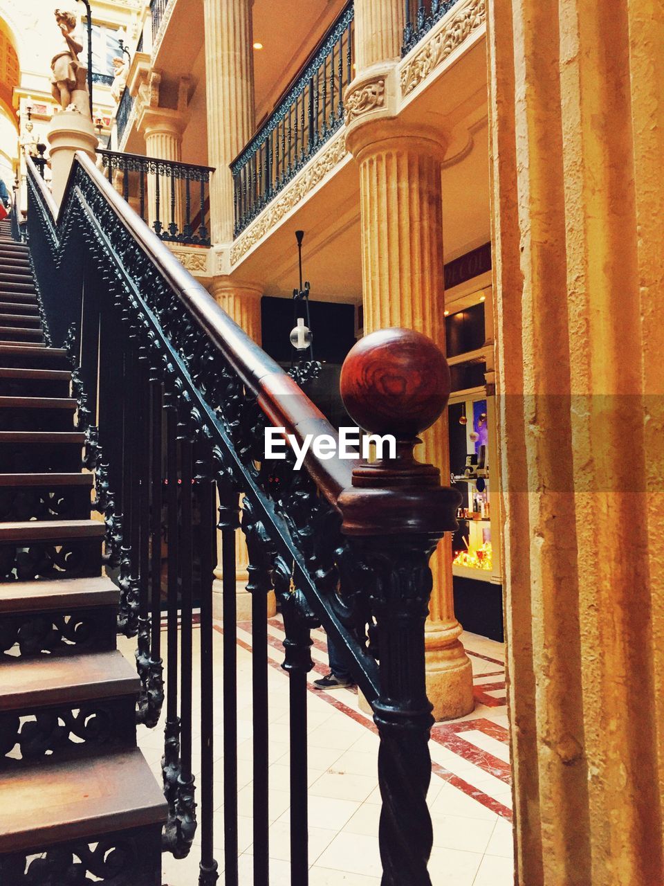 HIGH ANGLE VIEW OF PEOPLE ON STAIRCASE