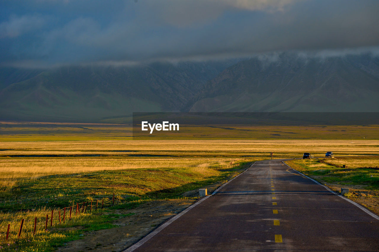 The mountains and waters around tarim lake are a unique and beautiful landscape