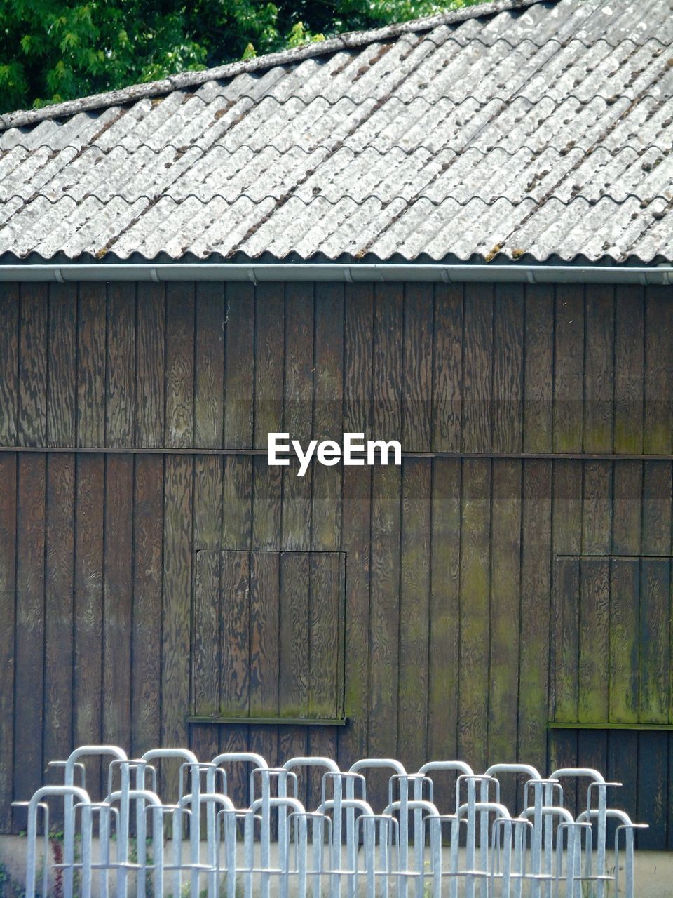 outdoors, day, architecture, built structure, roof, no people, building exterior