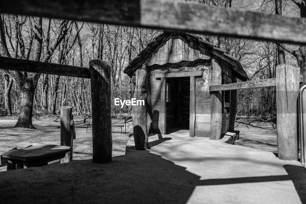 EMPTY CHAIRS AND TABLES BY BUILDING