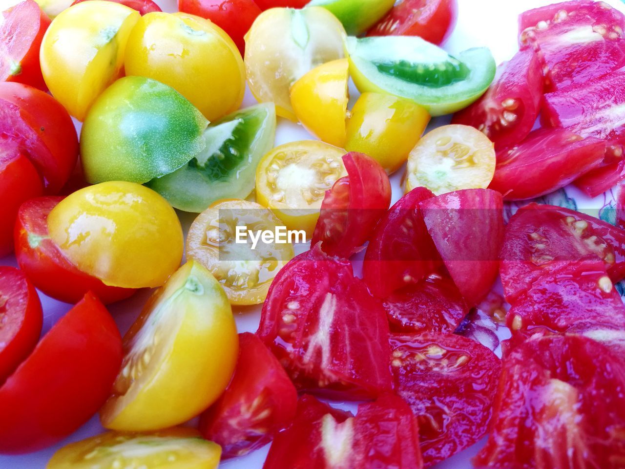 FULL FRAME SHOT OF CHOPPED FRUITS AND VEGETABLES