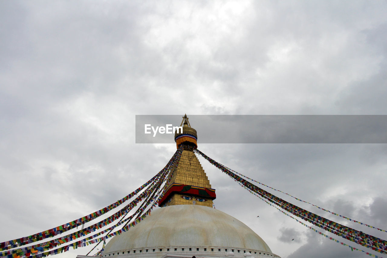 LOW ANGLE VIEW OF GOLDEN GATE AGAINST SKY