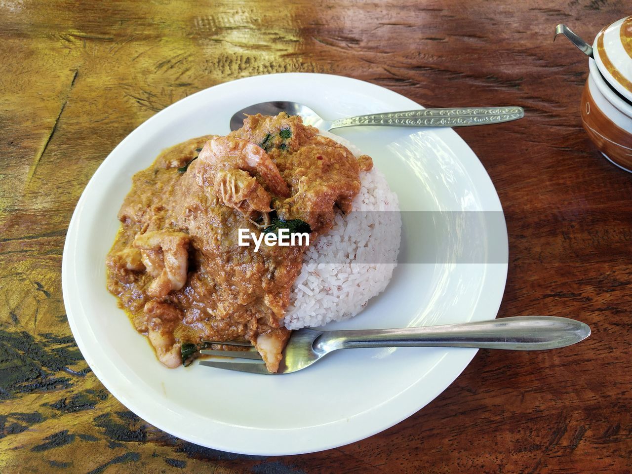 HIGH ANGLE VIEW OF FOOD SERVED IN PLATE