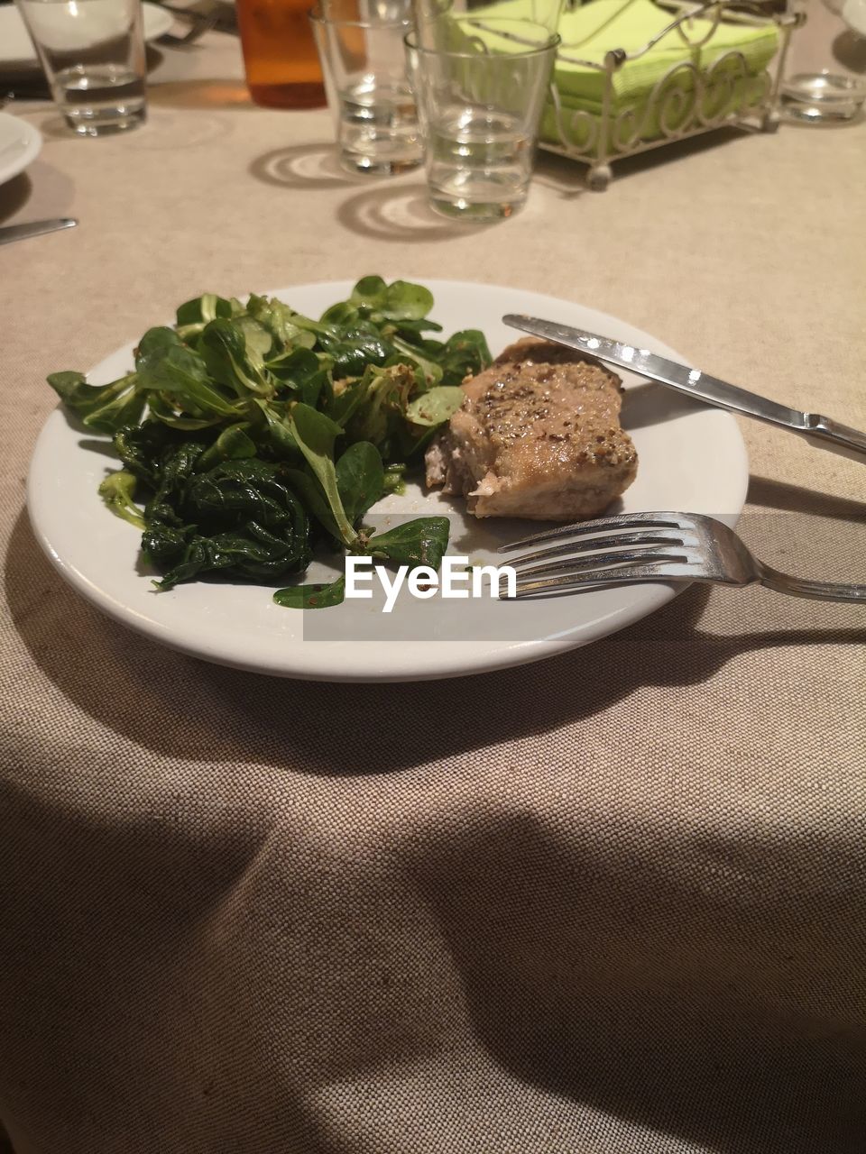 HIGH ANGLE VIEW OF FOOD ON TABLE