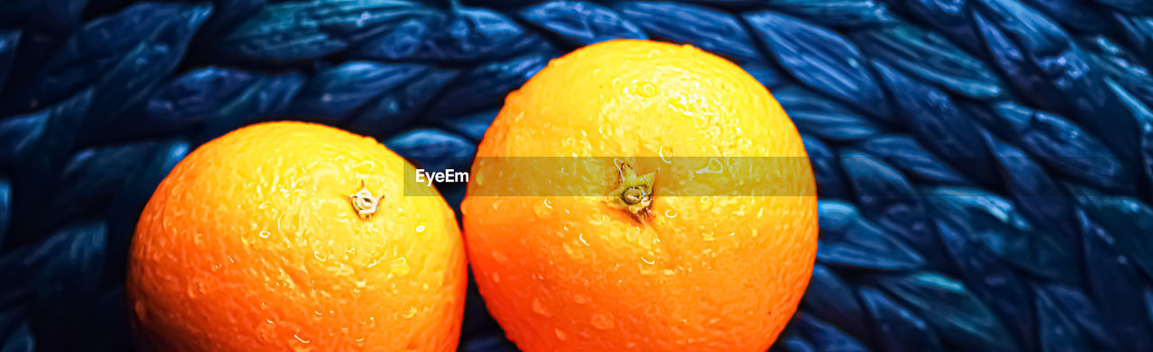 CLOSE-UP OF ORANGE SLICES