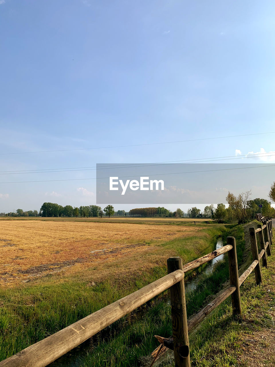 SCENIC VIEW OF FARM AGAINST SKY