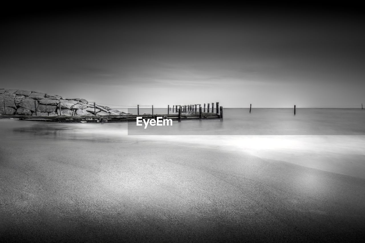 water, black and white, darkness, sea, sky, horizon, monochrome, monochrome photography, reflection, nature, scenics - nature, beach, architecture, beauty in nature, tranquility, light, land, built structure, night, tranquil scene, no people, wave, pier, cloud, outdoors, morning, white, copy space, dawn, horizon over water, travel destinations, black, environment, transportation, idyllic, vignette