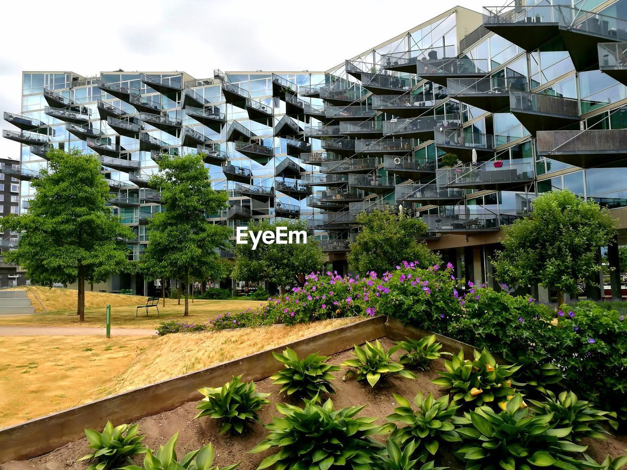 SCENIC VIEW OF BUILDINGS AGAINST SKY