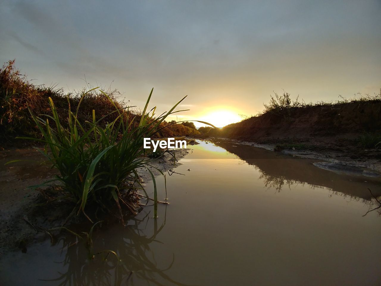 SCENIC VIEW OF SUNSET OVER LAKE