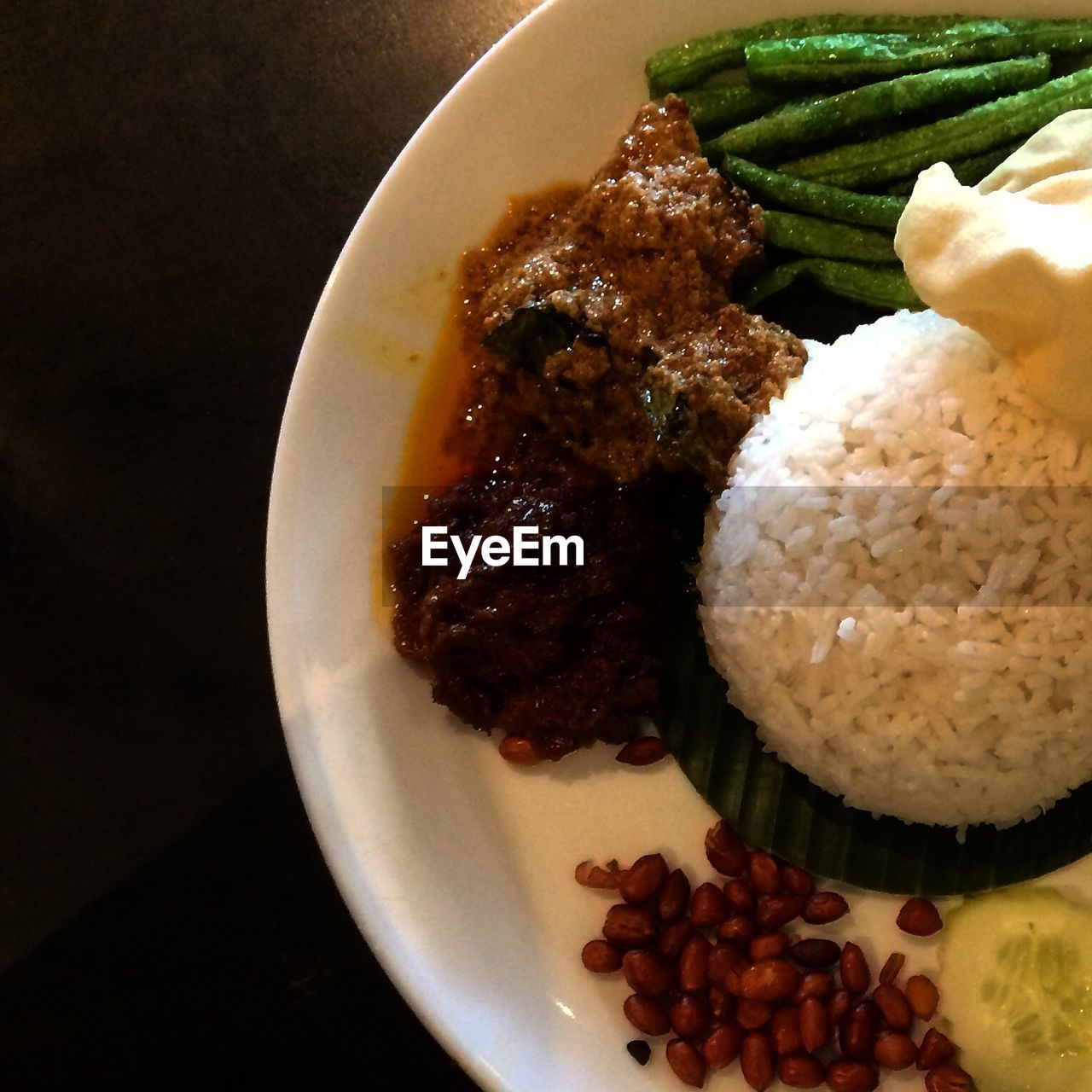 CLOSE-UP OF FOOD IN BOWL