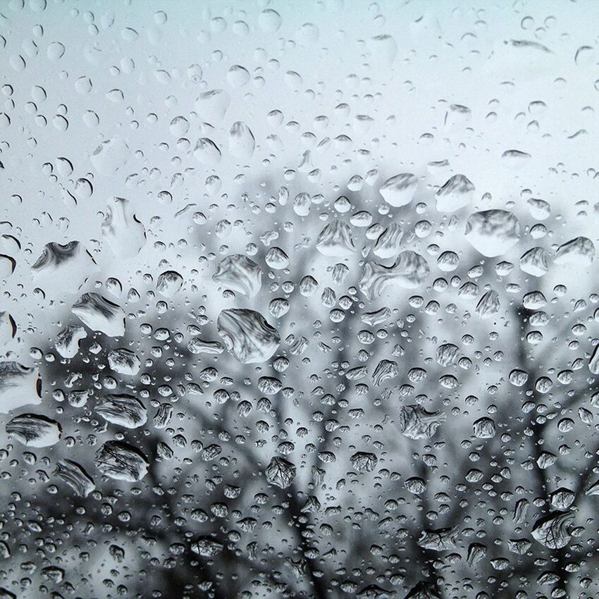 CLOSE-UP OF WATER DROPS ON WATER SURFACE