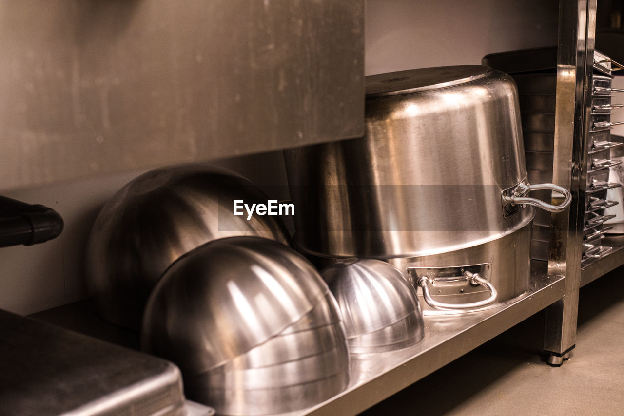 CLOSE-UP OF KITCHEN UTENSILS ON METAL IN CONTAINER