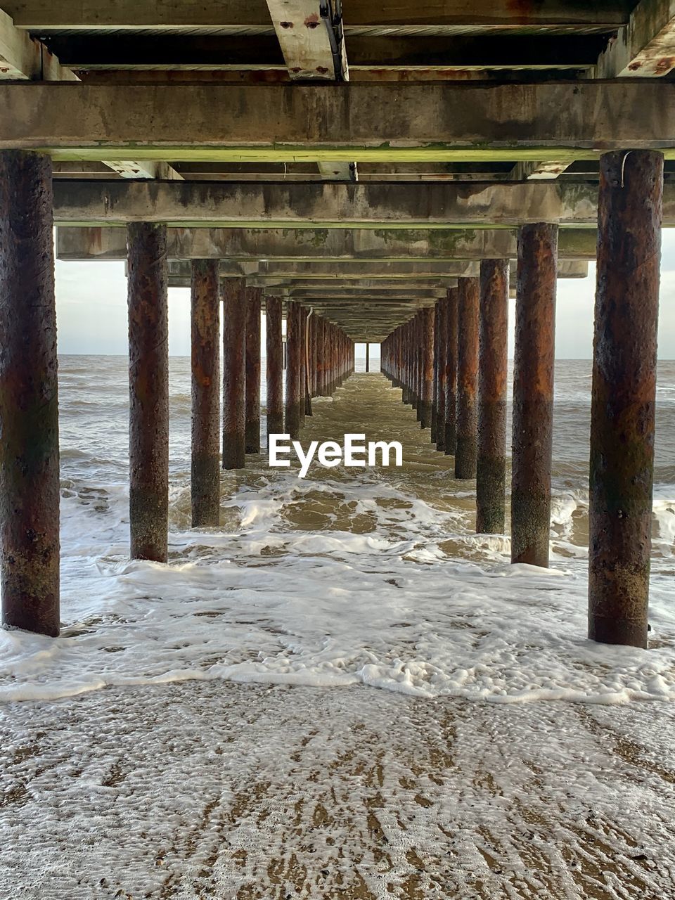 VIEW OF PIER AND SEA