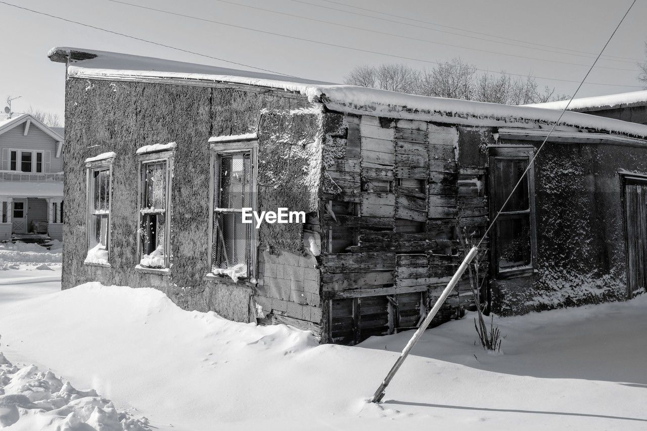 snow, winter, architecture, cold temperature, built structure, building exterior, house, building, nature, black and white, monochrome, day, no people, blizzard, residential district, cable, sky, white, frozen, monochrome photography, outdoors, home, winter storm, tree, environment