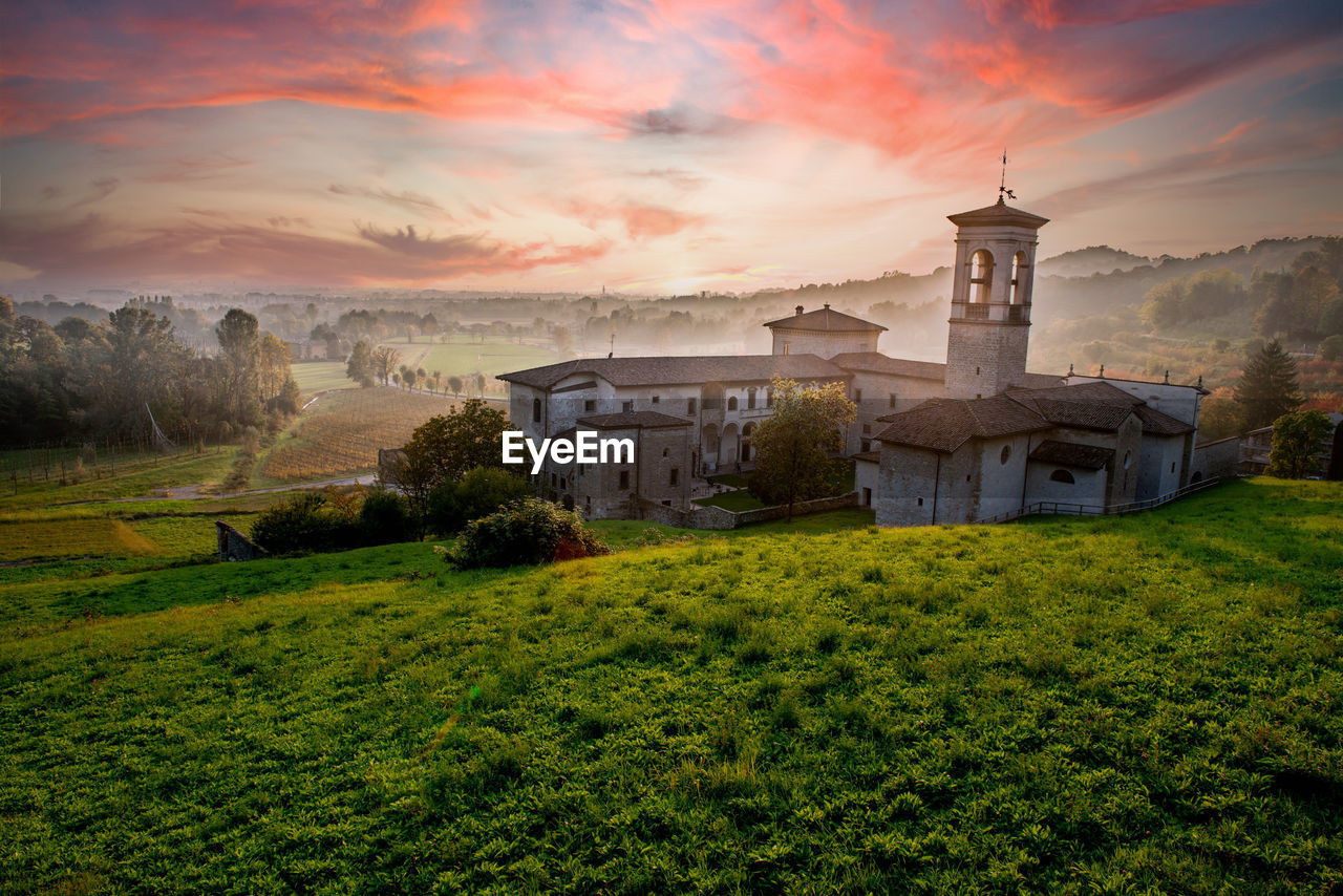 SCENIC VIEW OF BUILDINGS AGAINST SKY DURING SUNSET