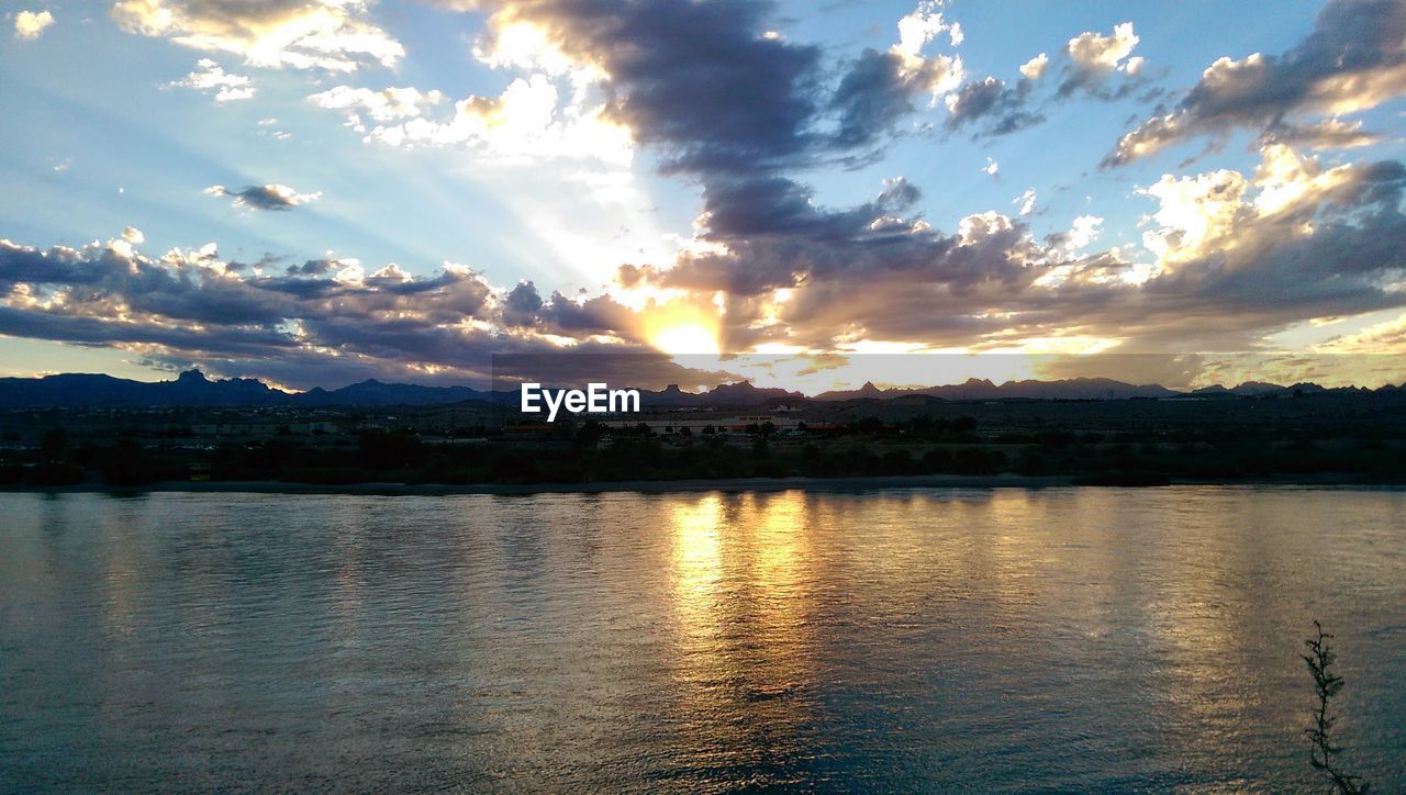 SCENIC VIEW OF LAKE BY MOUNTAINS AGAINST SKY