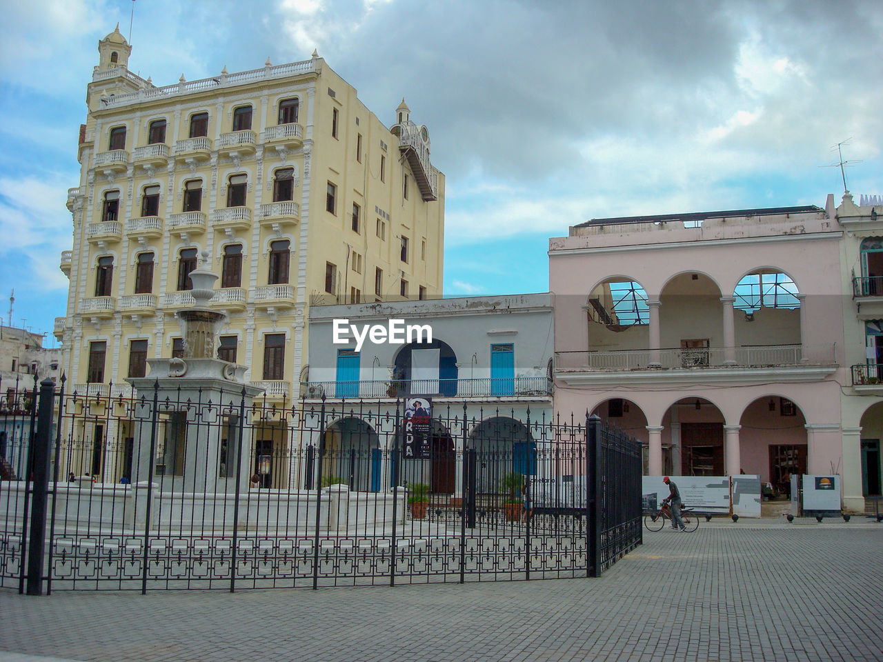 LOW ANGLE VIEW OF BUILDING