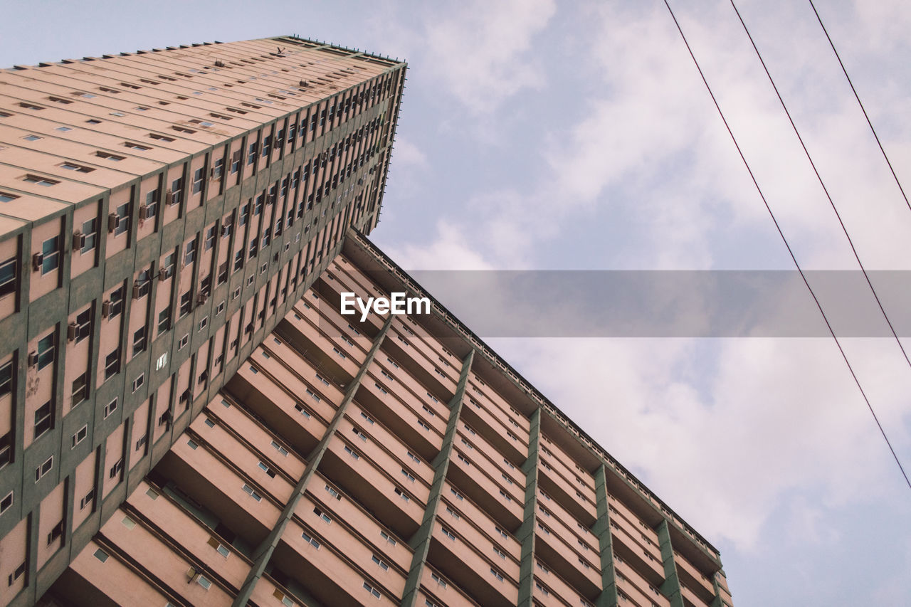 LOW ANGLE VIEW OF MODERN BUILDINGS AGAINST SKY