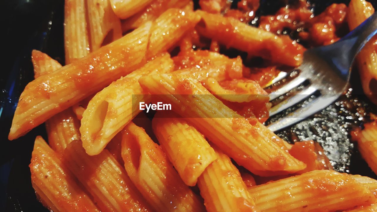 CLOSE-UP OF CHOPPED VEGETABLES IN PLATE